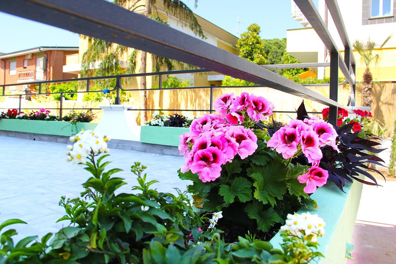 Hotel Villa Chiara Terracina Exterior foto